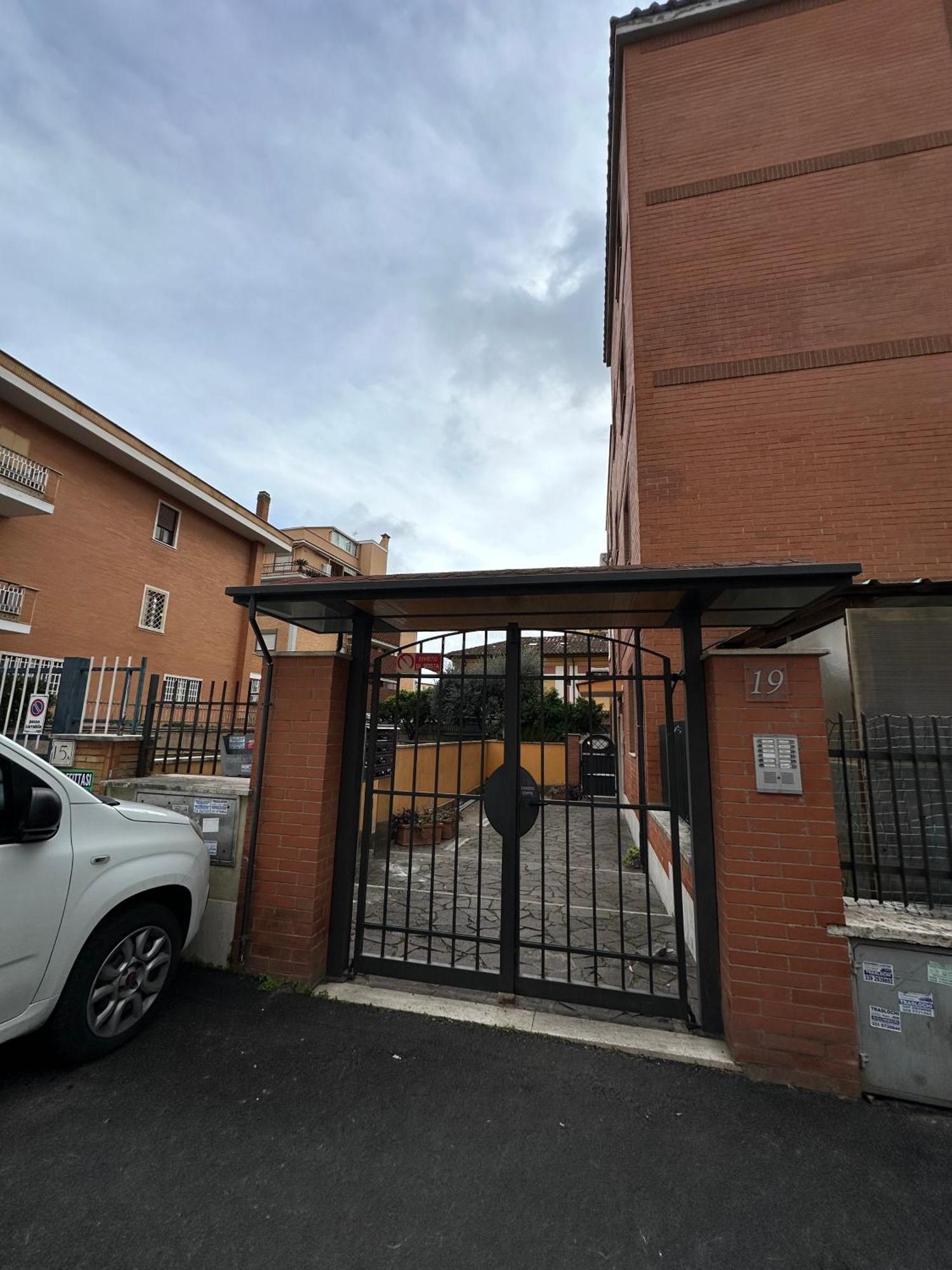 Il Nido Di Roma - Ospedale Gemelli & Garden Apartment Exterior photo